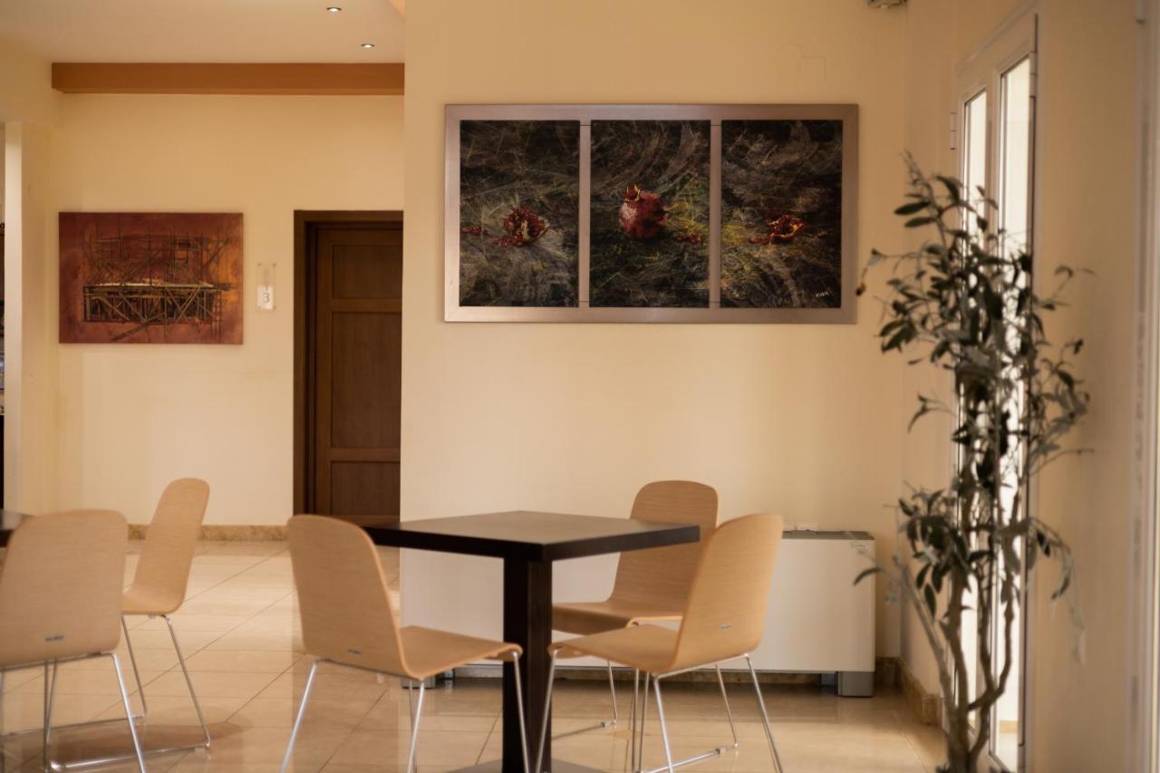 סיבוטה Chrisovalanto Hotel מראה חיצוני תמונה