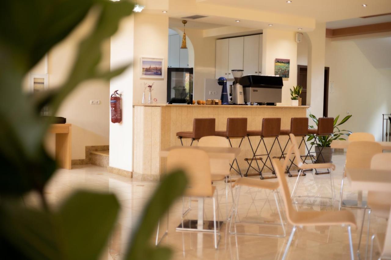 סיבוטה Chrisovalanto Hotel מראה חיצוני תמונה
