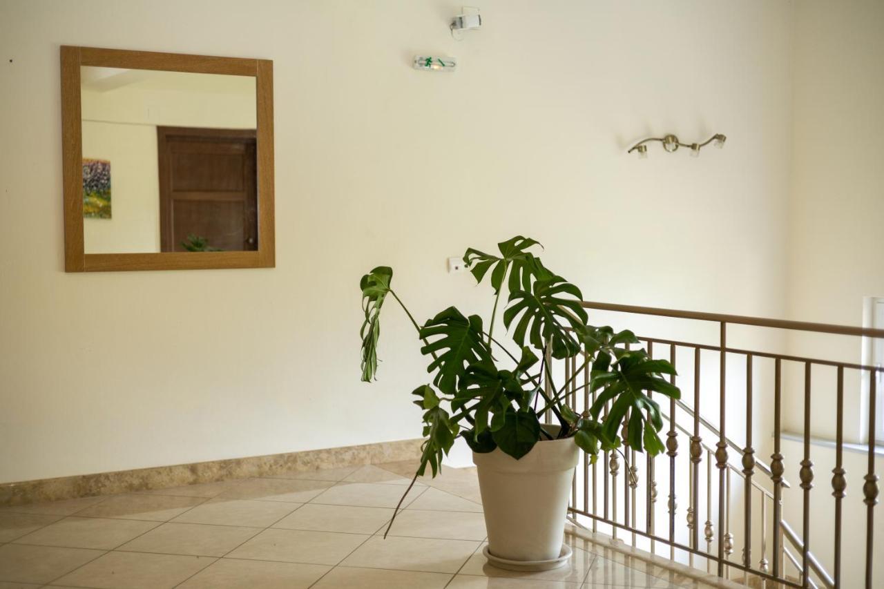 סיבוטה Chrisovalanto Hotel מראה חיצוני תמונה
