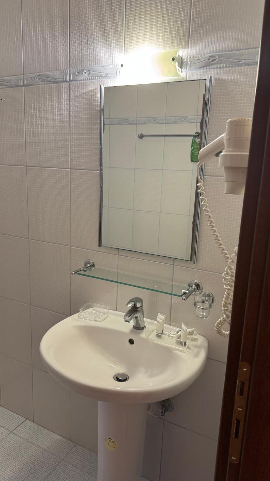סיבוטה Chrisovalanto Hotel מראה חיצוני תמונה